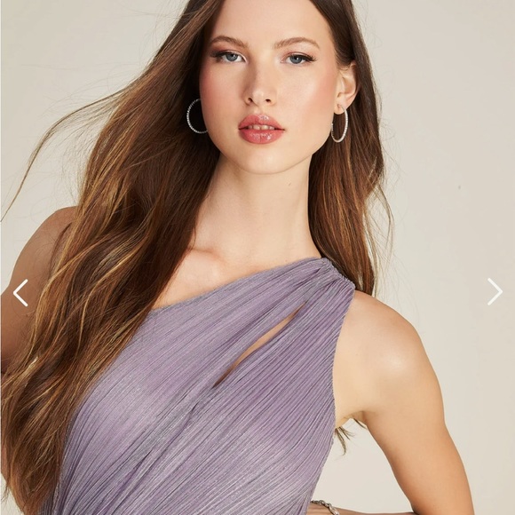 Le Chateau Dress - Picture 3 of 6